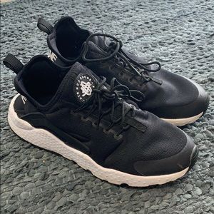 Womens Nike Huaraches Black